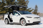 I ricercatori di Imec hackerano Tesla ModelX